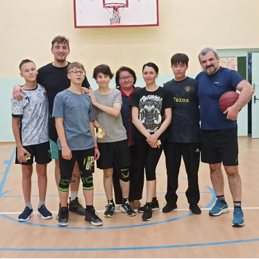Финальная игра баскетбольного турнира «Оранжевый матч»: ничья закончилась победой педагогов