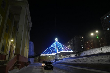 На улице Комсомольской запустили подсветку виадука