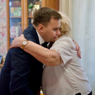 Глава Норильска поздравил с 88-летием  Фаину Лозовую