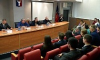 От северных льгот до развития туризма: какие вопросы депутатам Госдумы задали молодые норильчане